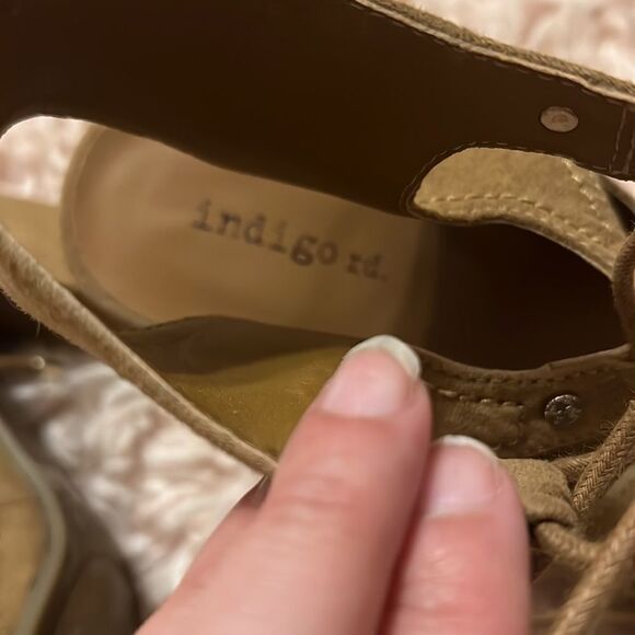 Indigo Rd. Size 8. Tan Heels - Picture 5 of 5